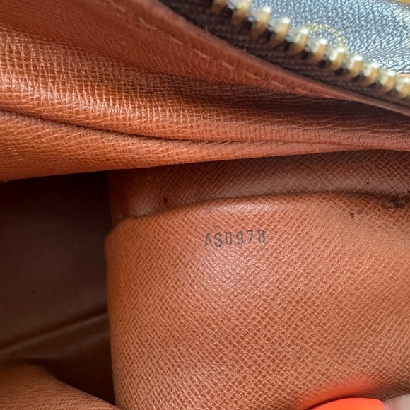 Vintage Louis Vuitton Boulogne authentic shoulder bag with original dust bag - Picture 9 of 13